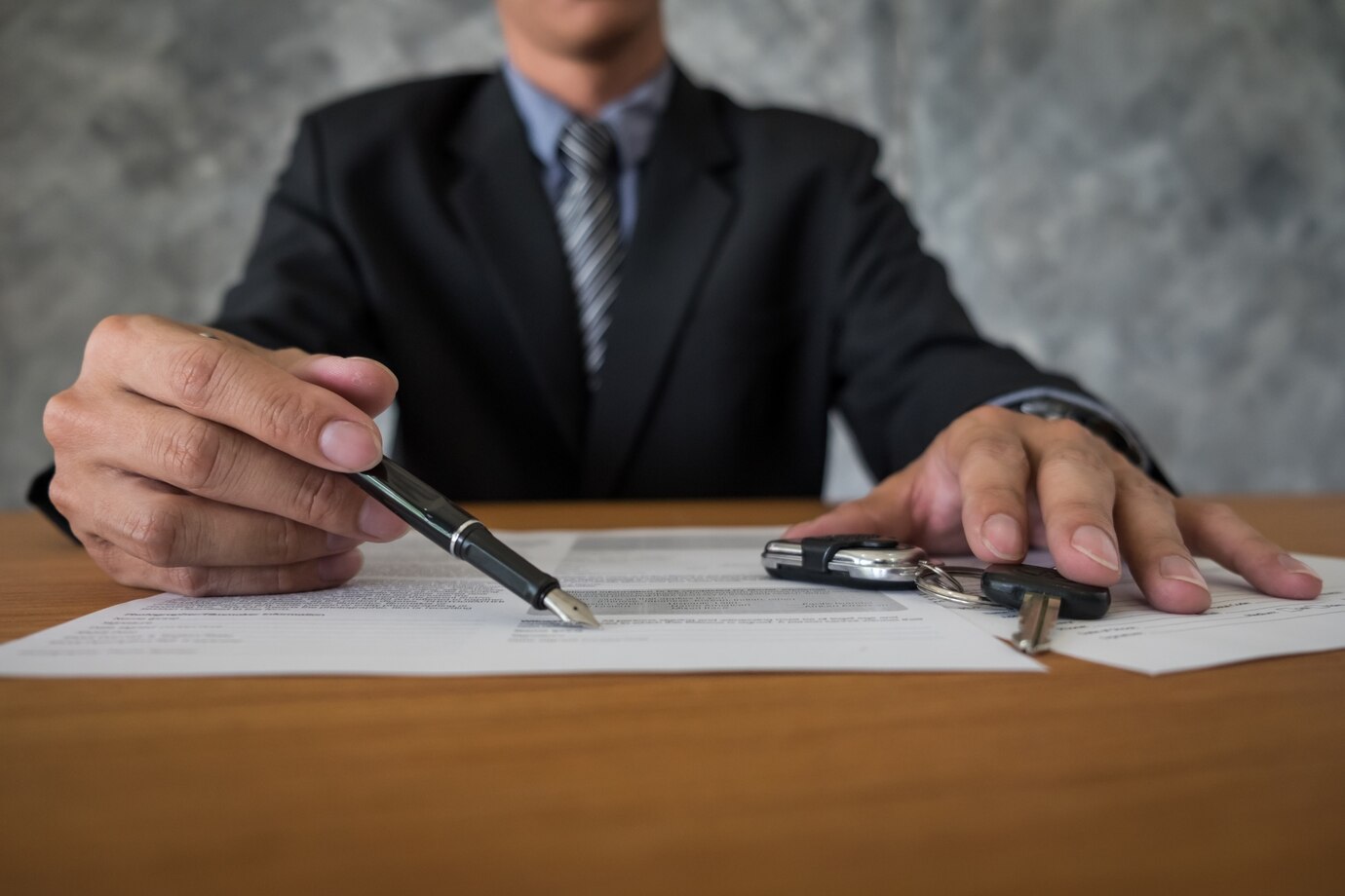 transportation-ownership-concept-customer-salesman-with-car-key_1423-182 transportation-ownership-concept-customer-salesman-with-car-key_1423-182